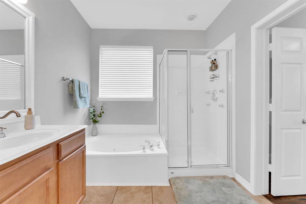 9208 Water Oak Drive, Arlington, TX 76002