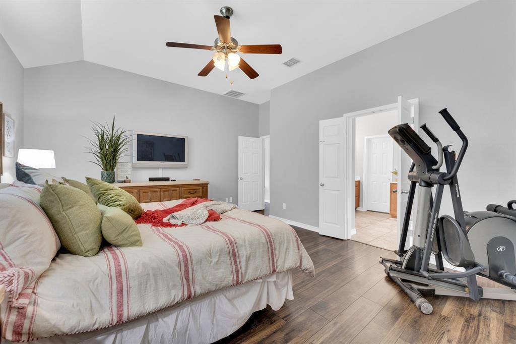 9208 Water Oak Drive, Arlington, TX 76002