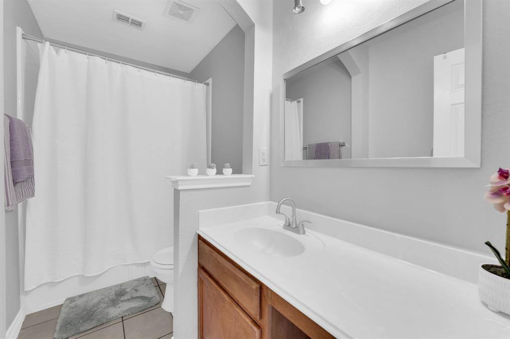 9208 Water Oak Drive, Arlington, TX 76002