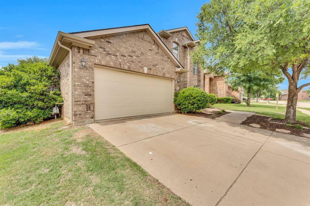 9208 Water Oak Drive, Arlington, TX 76002