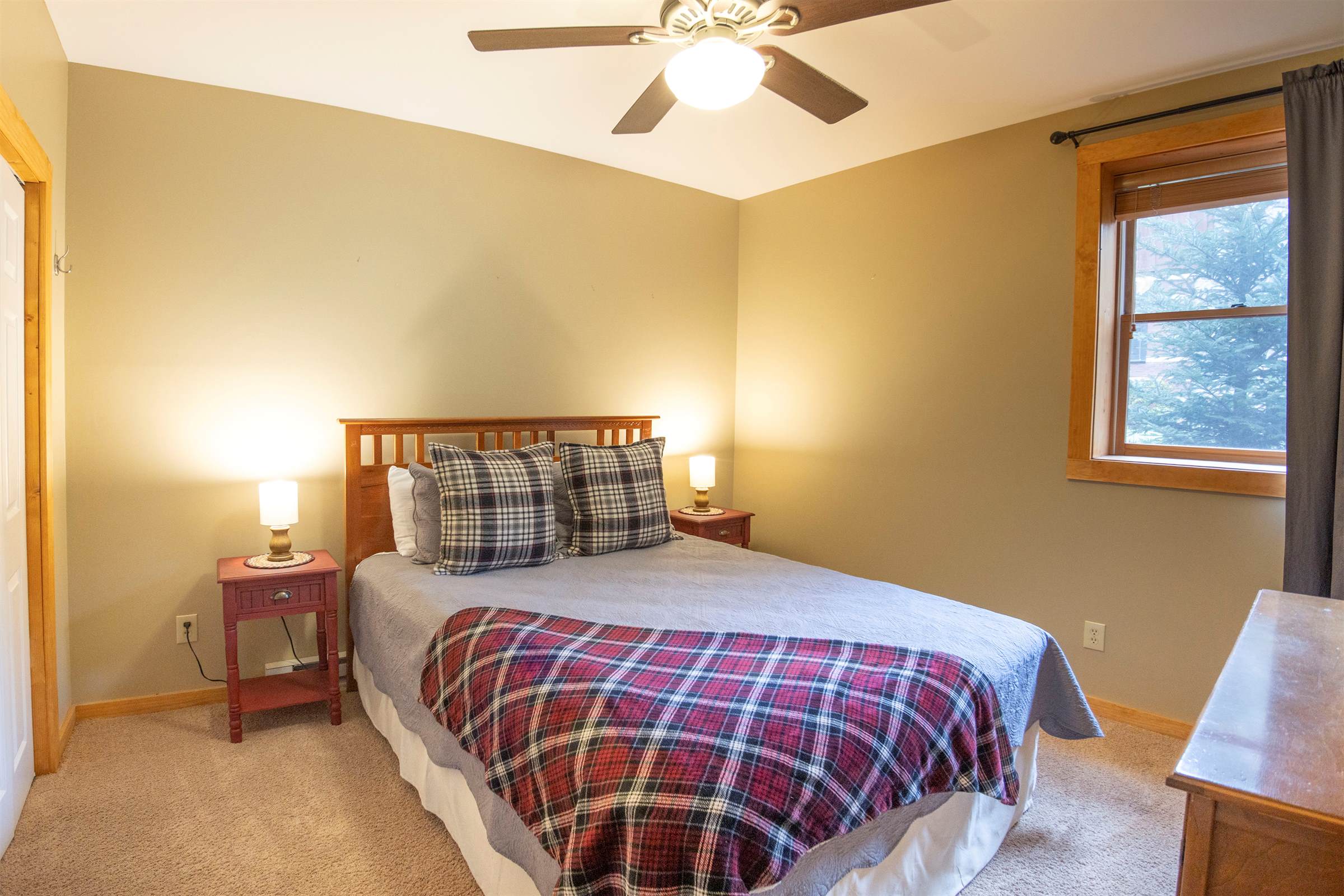 Hawks Lake Dr, Seven Devils, NC 28604