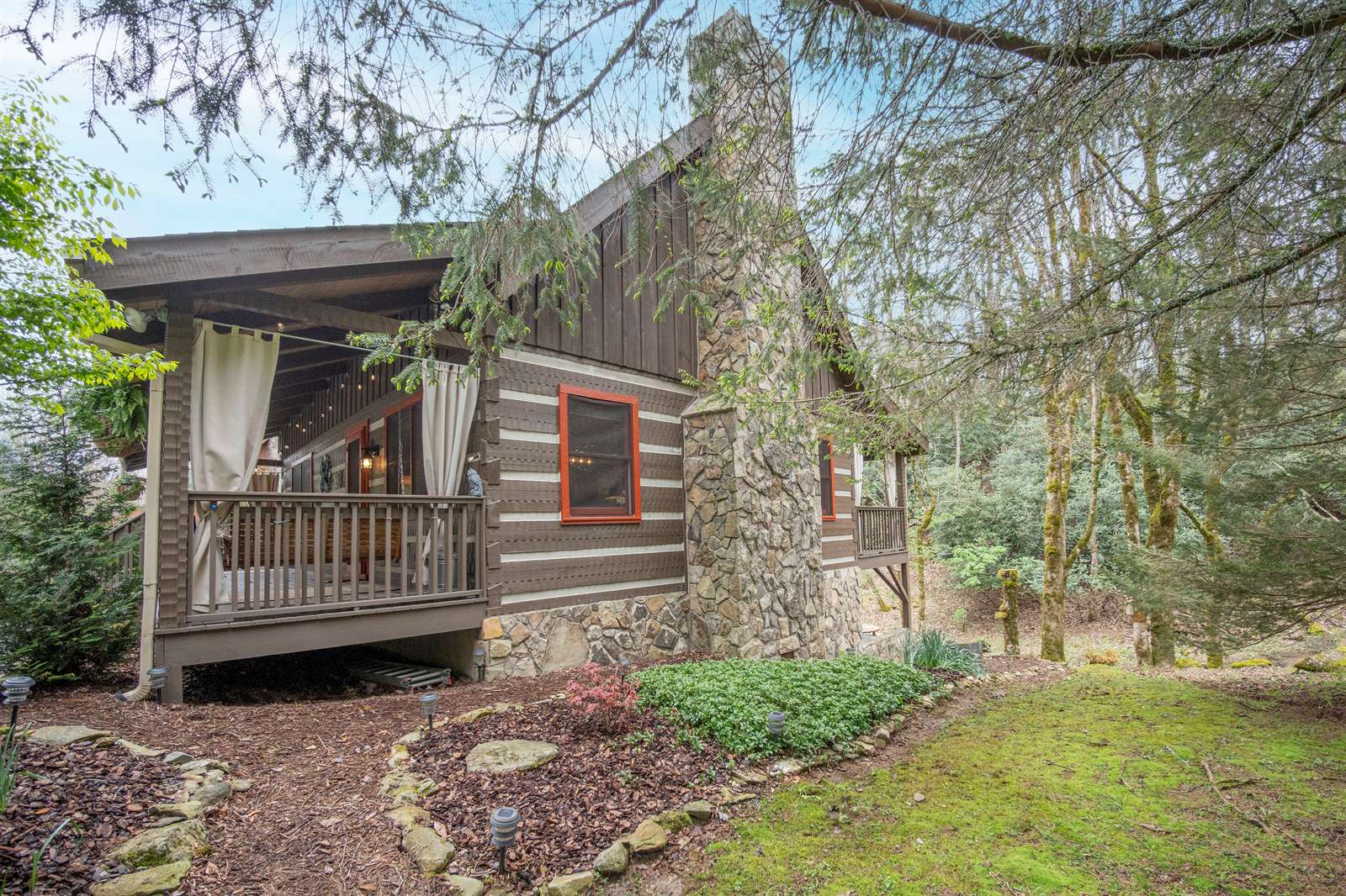 Hawks Lake Dr, Seven Devils, NC 28604