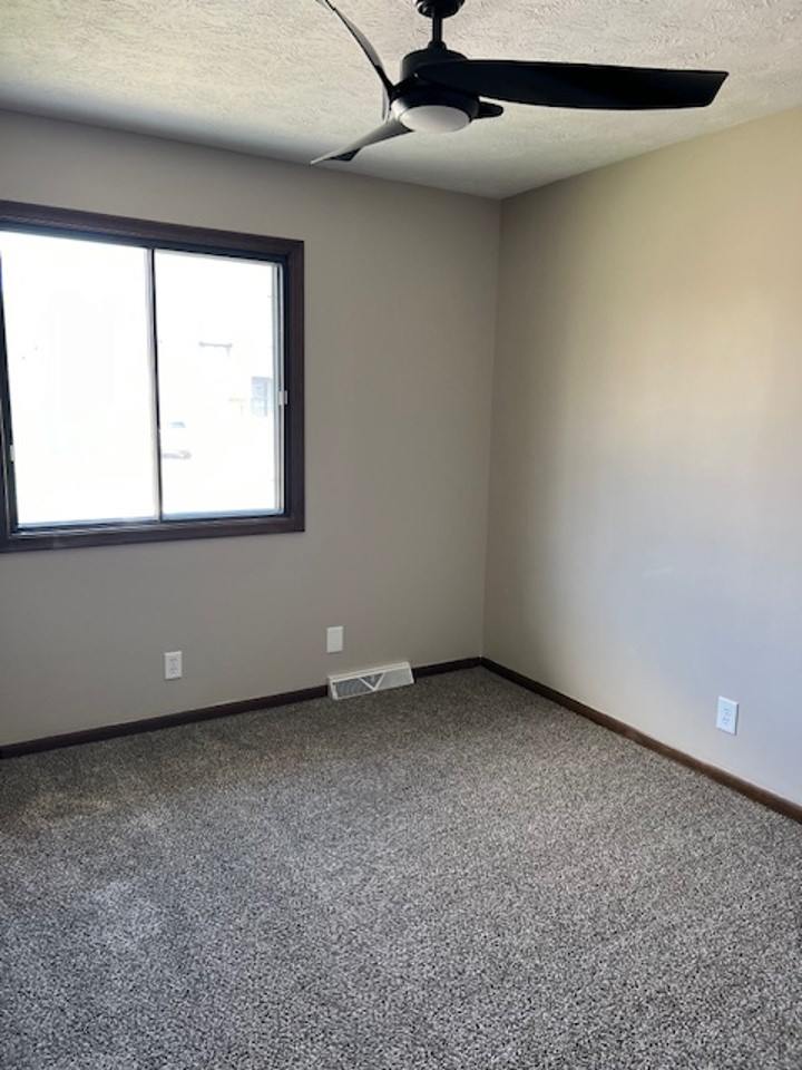 9415 Pratt Cir, Omaha, NE 68134