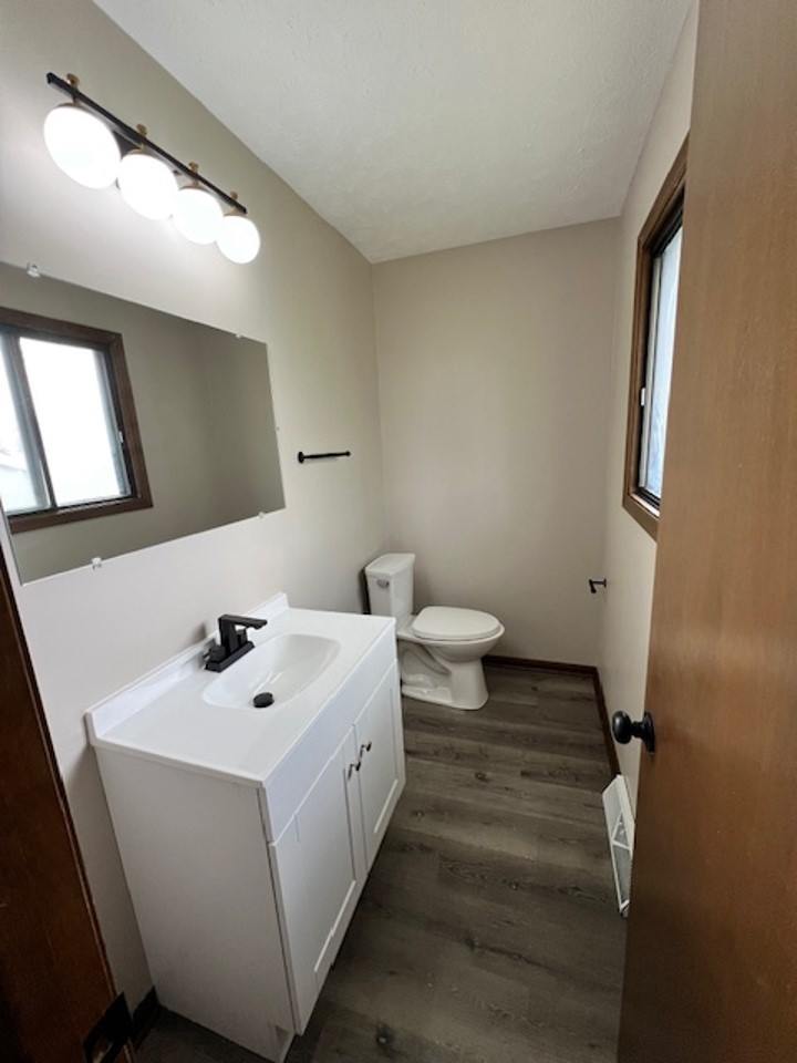 9415 Pratt Cir, Omaha, NE 68134