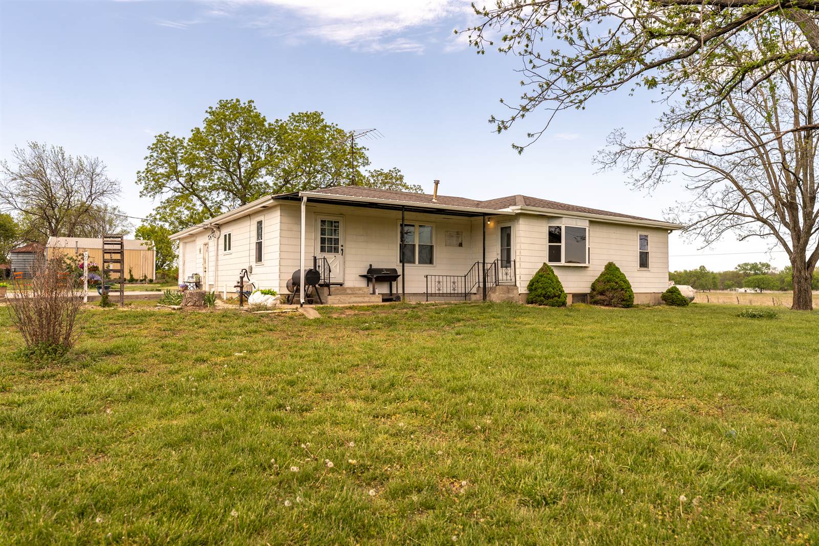 10040 NW County Road 9002, Amsterdam, MO 64723