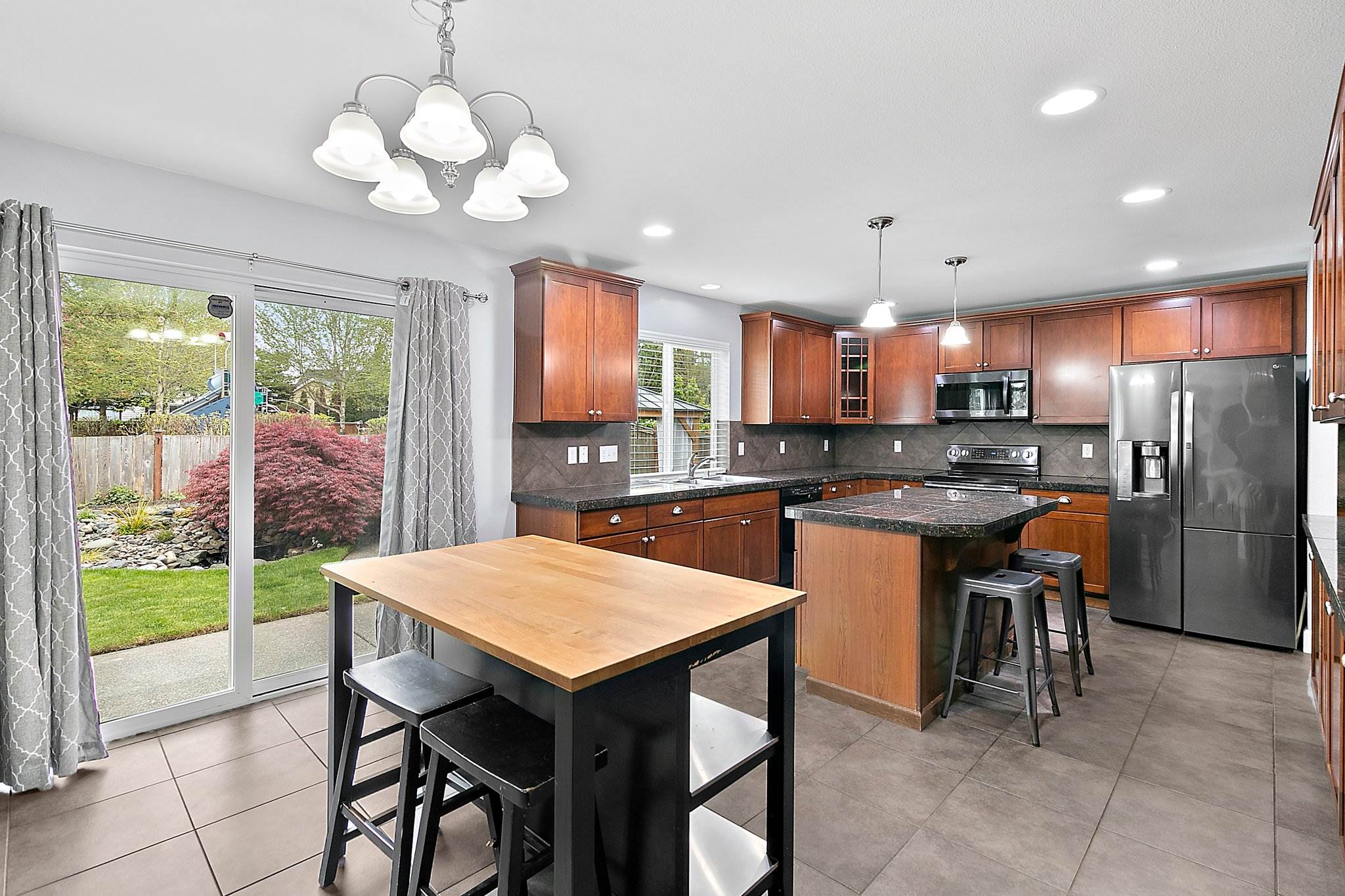 216 Johns St NE, Orting, WA 98360