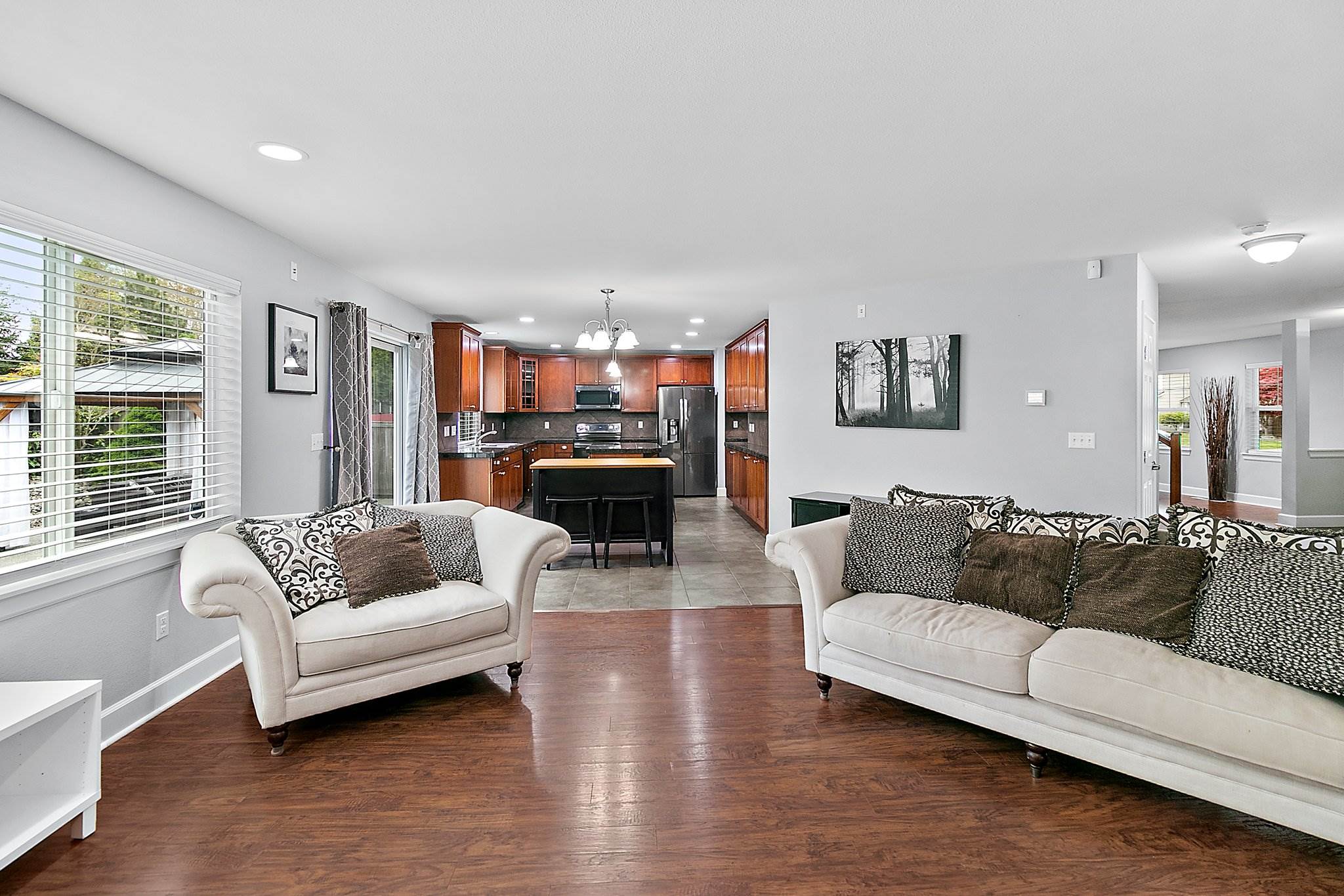 216 Johns St NE, Orting, WA 98360