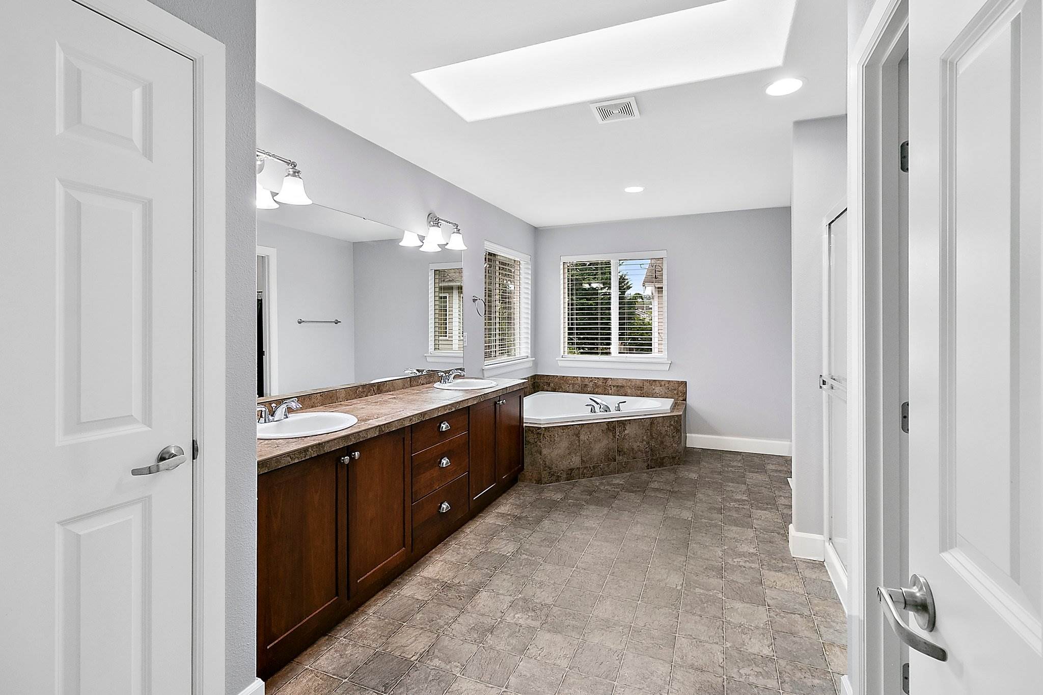 216 Johns St NE, Orting, WA 98360