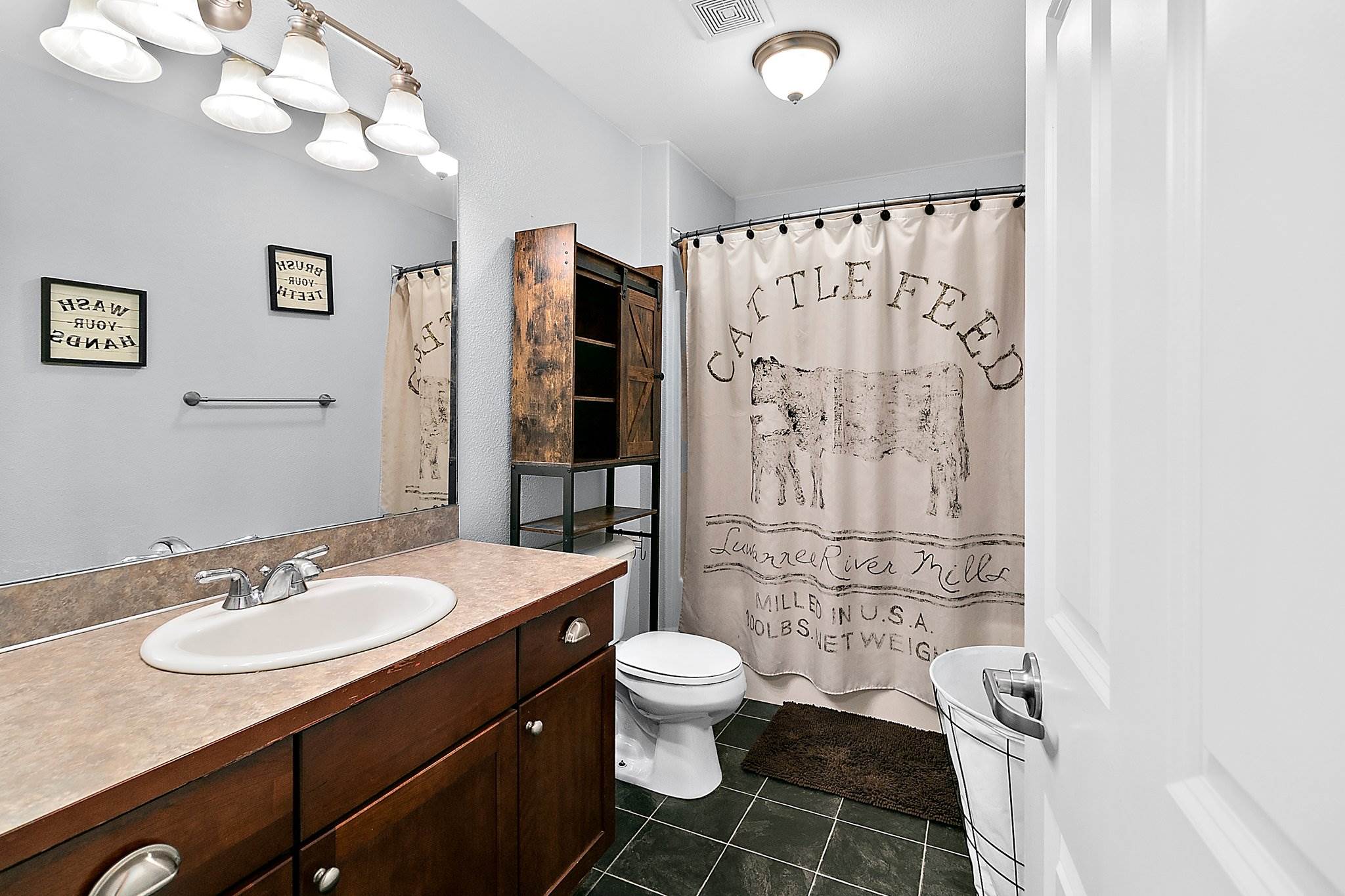 216 Johns St NE, Orting, WA 98360