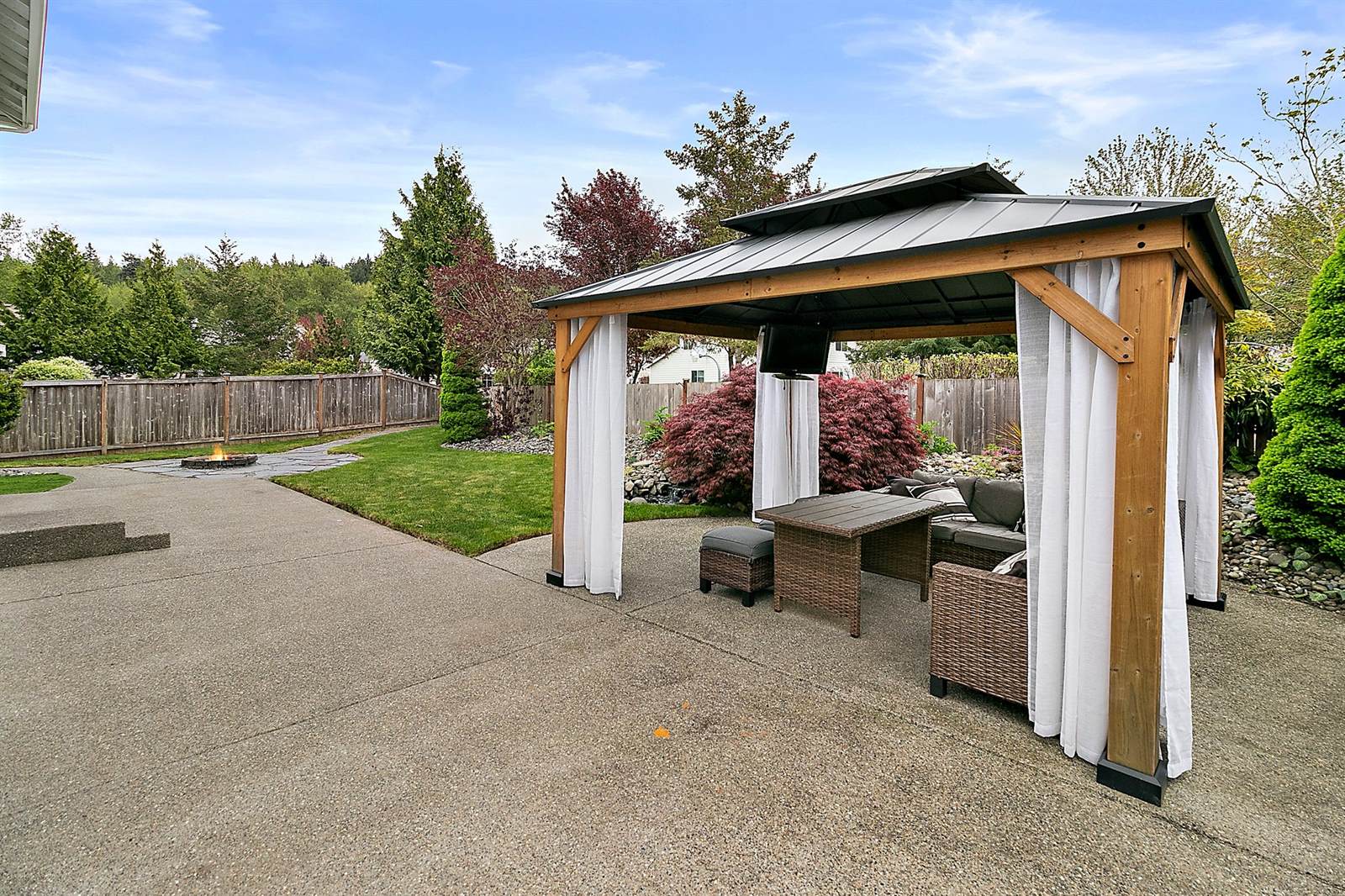 216 Johns St NE, Orting, WA 98360