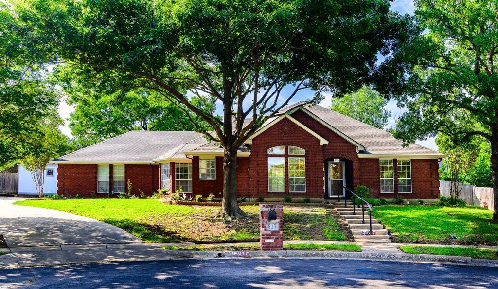 817 Clear View Court, Burleson, TX 76028