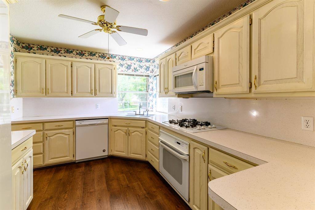 817 Clear View Court, Burleson, TX 76028