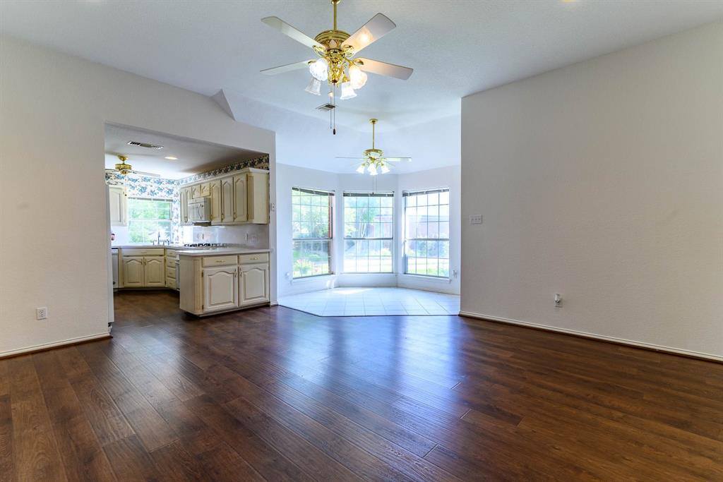 817 Clear View Court, Burleson, TX 76028