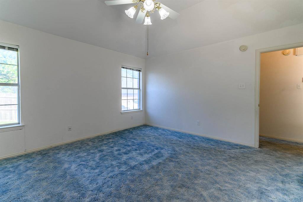 817 Clear View Court, Burleson, TX 76028