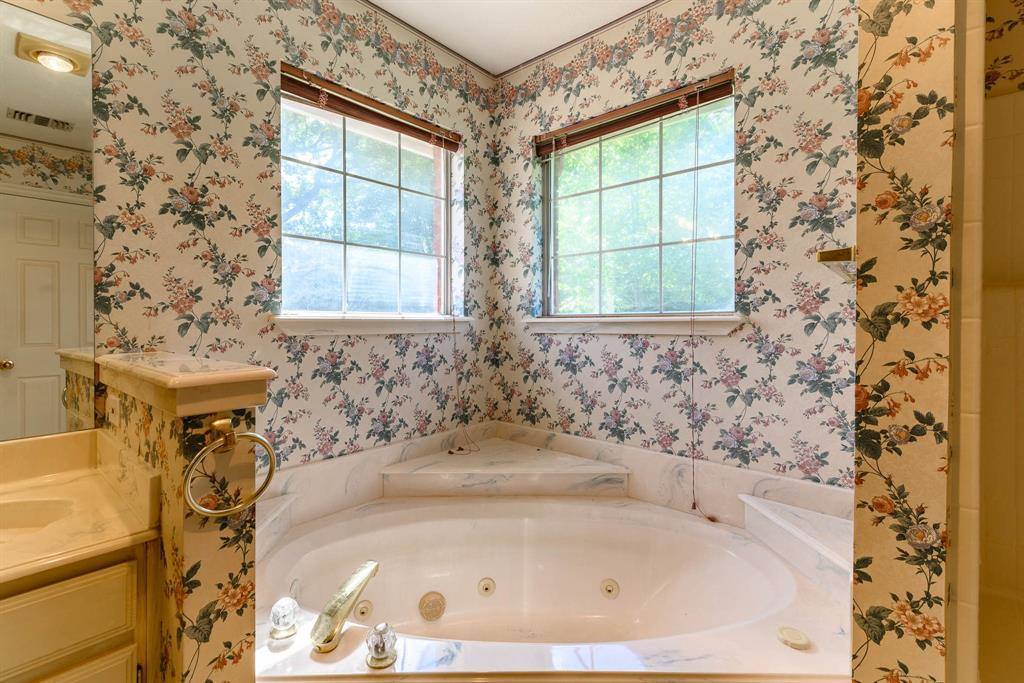 817 Clear View Court, Burleson, TX 76028