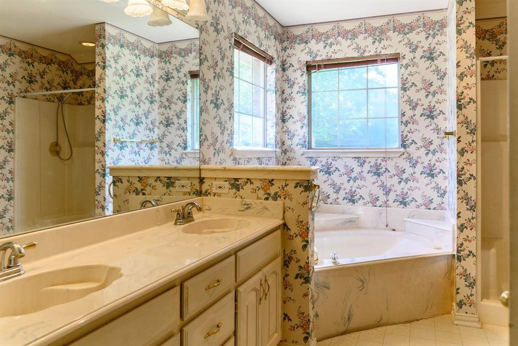 817 Clear View Court, Burleson, TX 76028