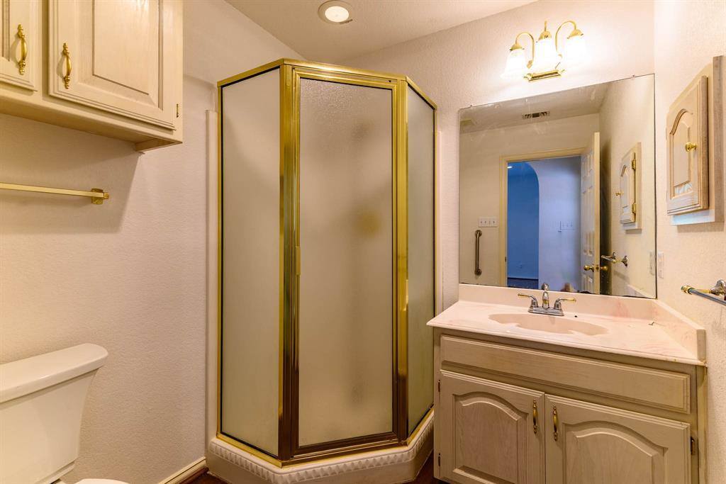 817 Clear View Court, Burleson, TX 76028