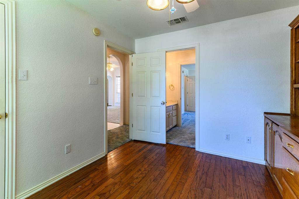 817 Clear View Court, Burleson, TX 76028