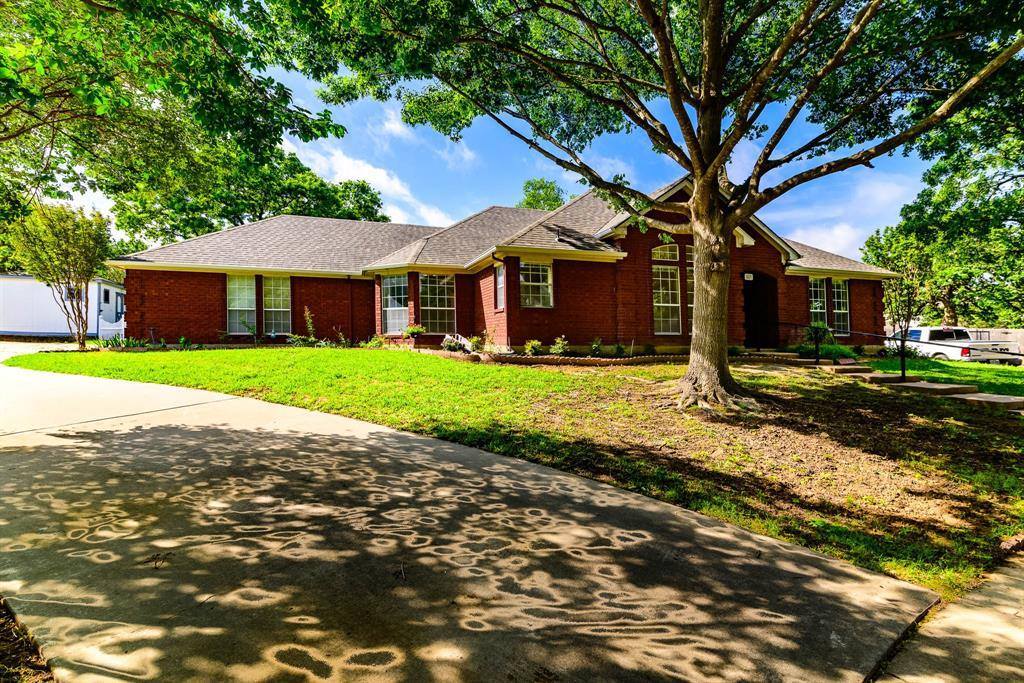 817 Clear View Court, Burleson, TX 76028