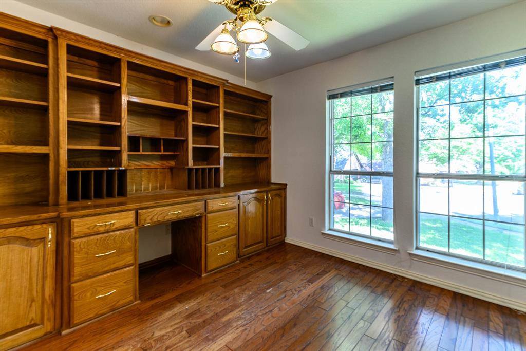 817 Clear View Court, Burleson, TX 76028