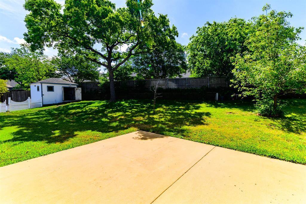 817 Clear View Court, Burleson, TX 76028