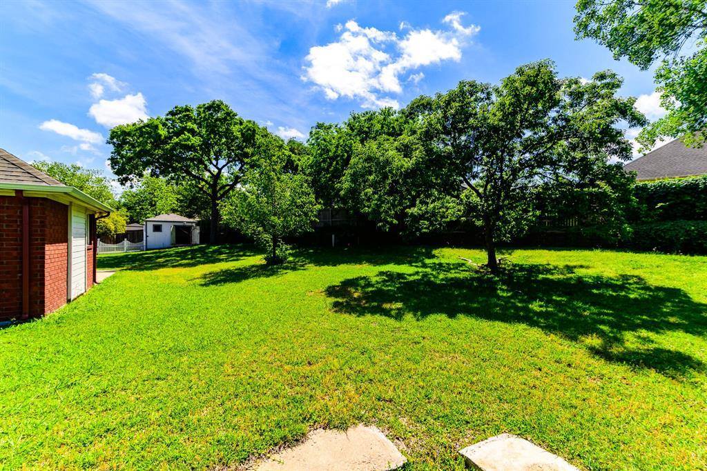817 Clear View Court, Burleson, TX 76028