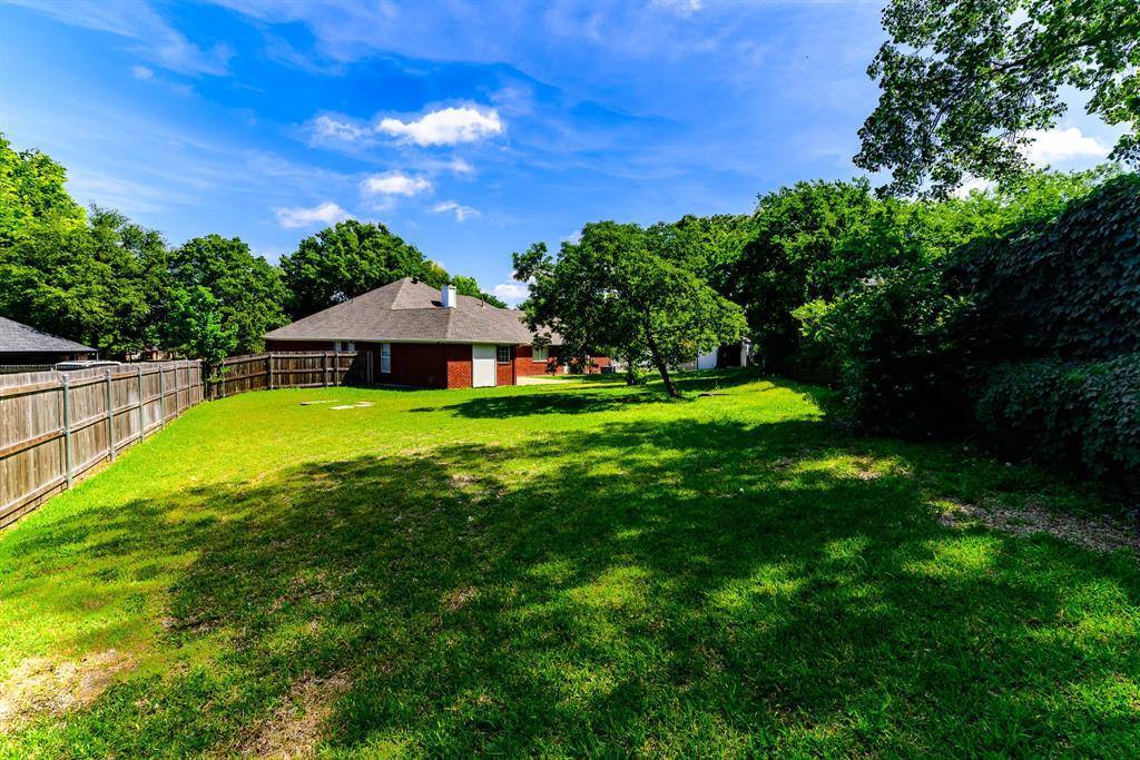 817 Clear View Court, Burleson, TX 76028