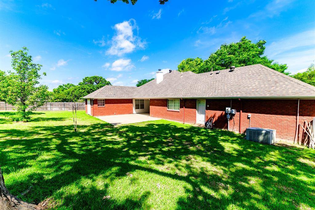 817 Clear View Court, Burleson, TX 76028