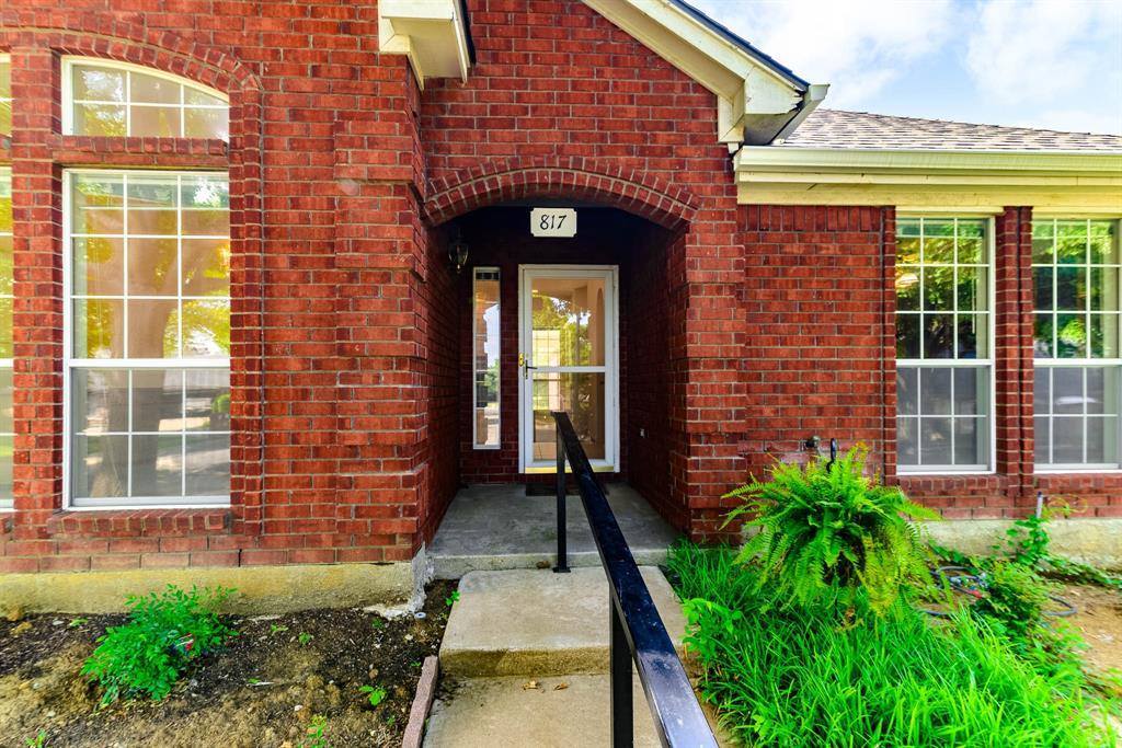 817 Clear View Court, Burleson, TX 76028