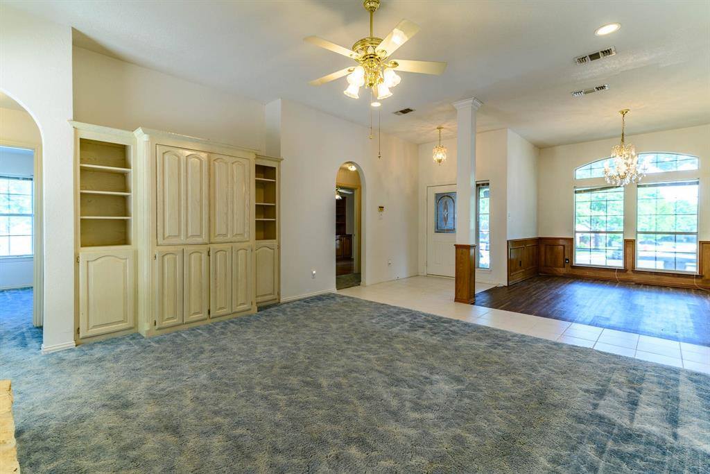 817 Clear View Court, Burleson, TX 76028