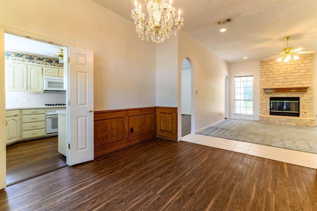 817 Clear View Court, Burleson, TX 76028