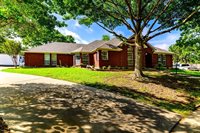 817 Clear View Court, Burleson, TX 76028