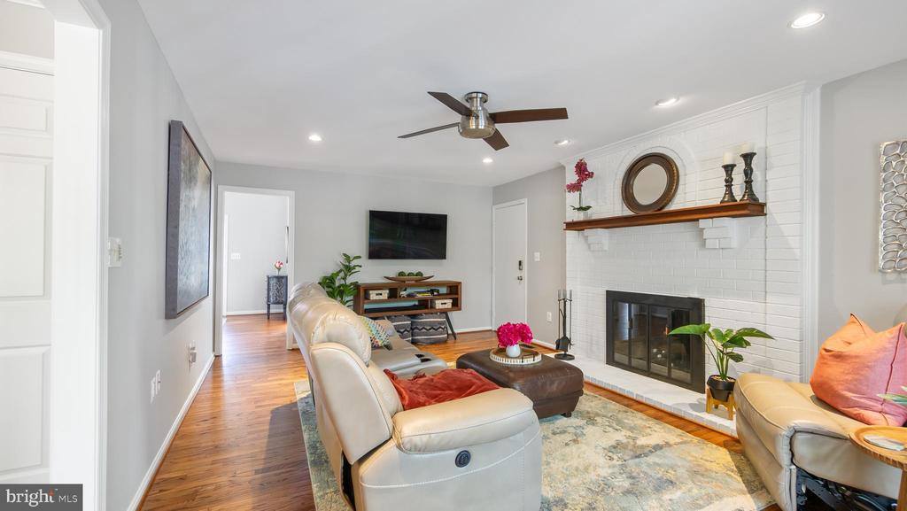 4940 Walkingfern Drive, Rockville, MD 20853