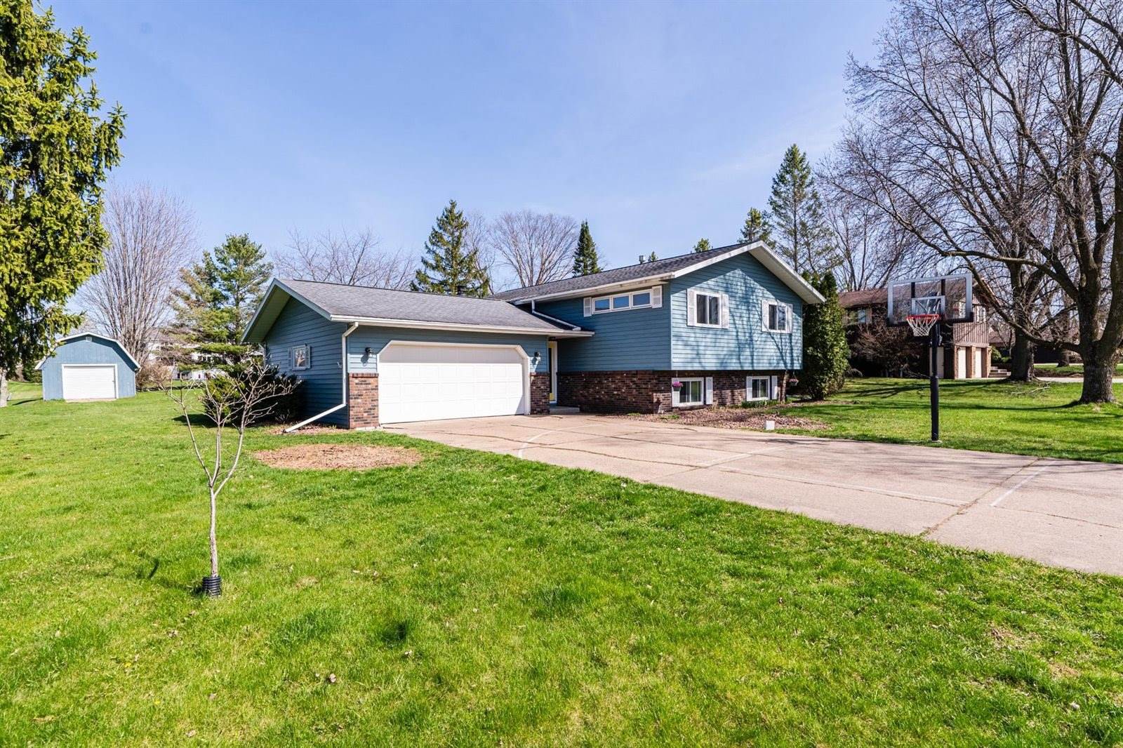 421 Bluebird Lane, Marshfield, WI 54449