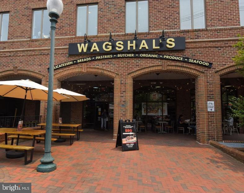 3237 Sutton Place NW, Washington, DC 20016