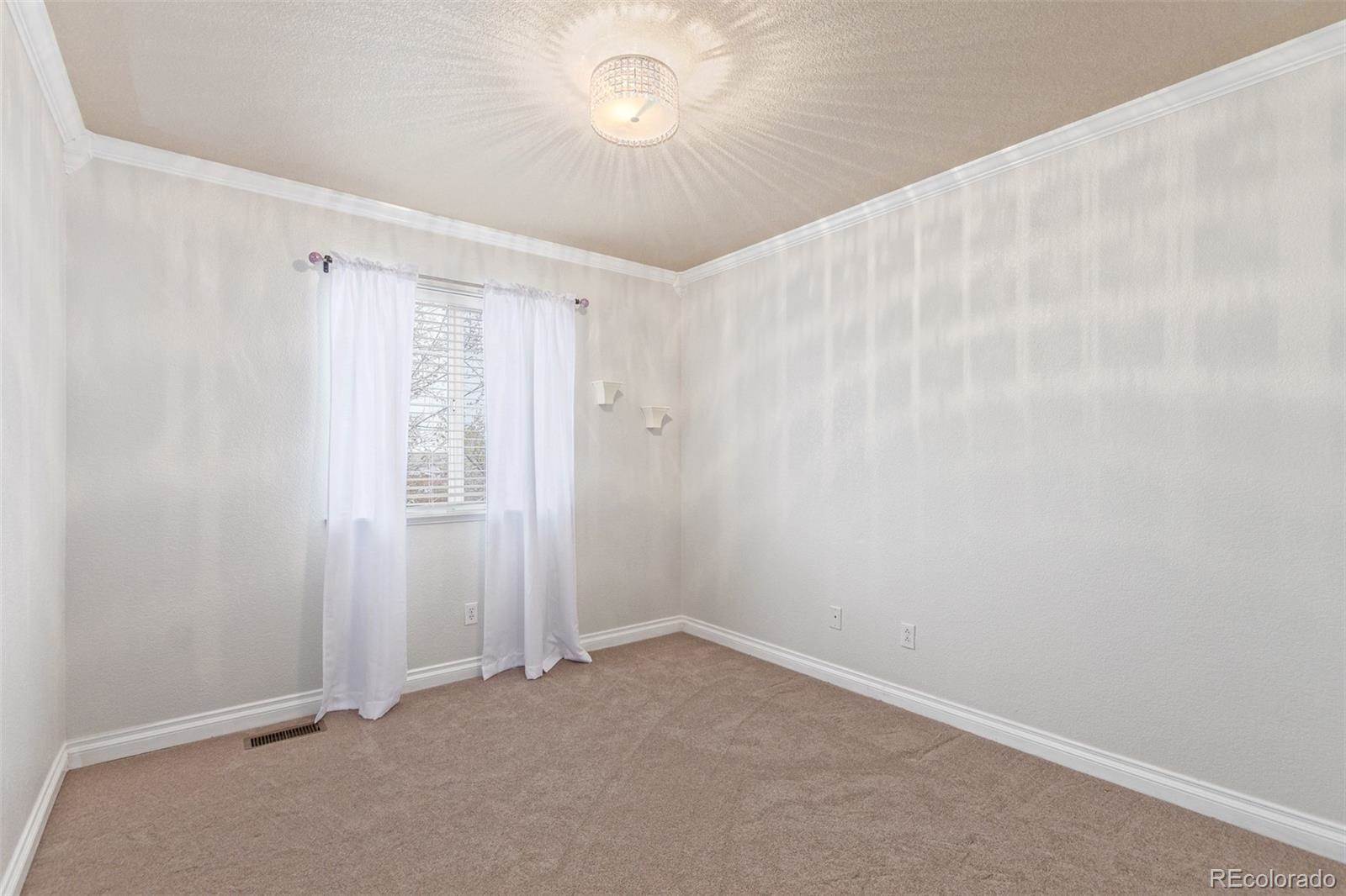 5722 Hickory Circle, Longmont, CO 80504