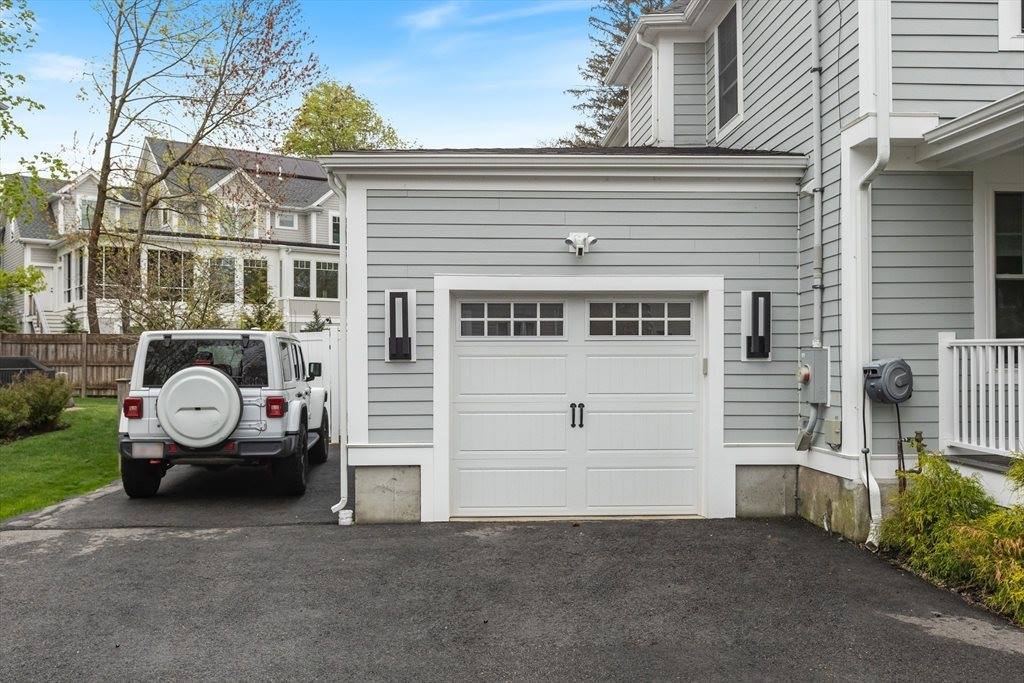 62 Beaufort Ave, Needham, MA 02492