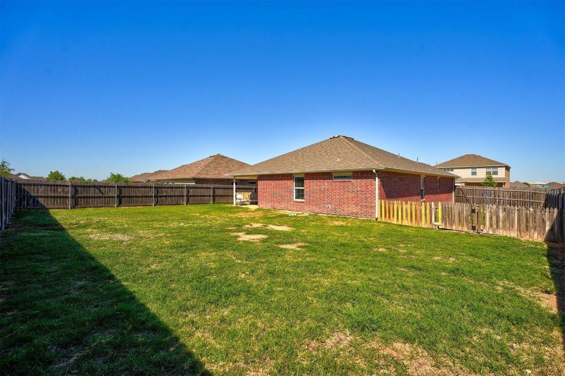 2801 Thompson Farm Lane, Yukon, OK 73099