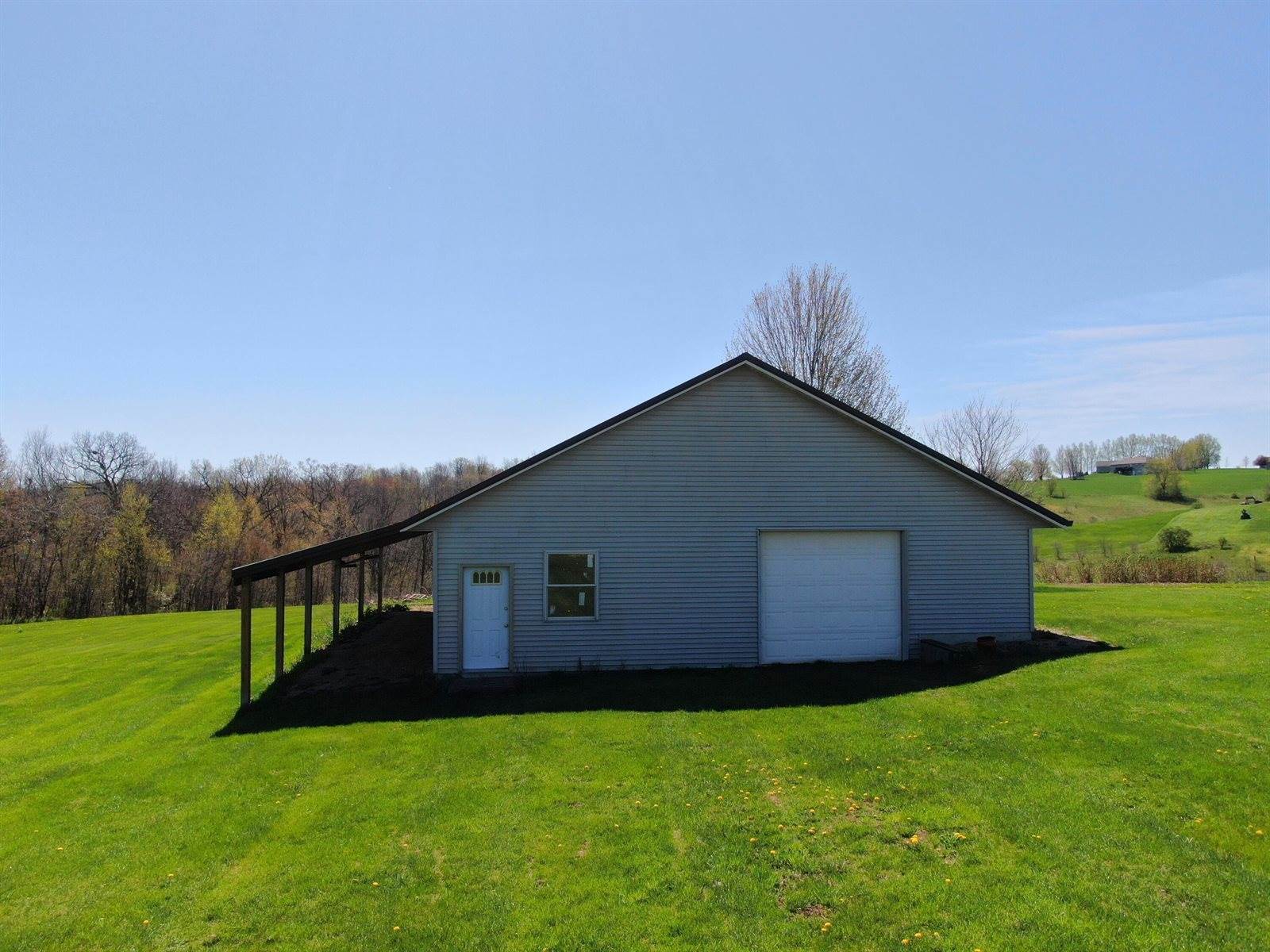 E8471 Walnut Ln, Franklin, WI 54665