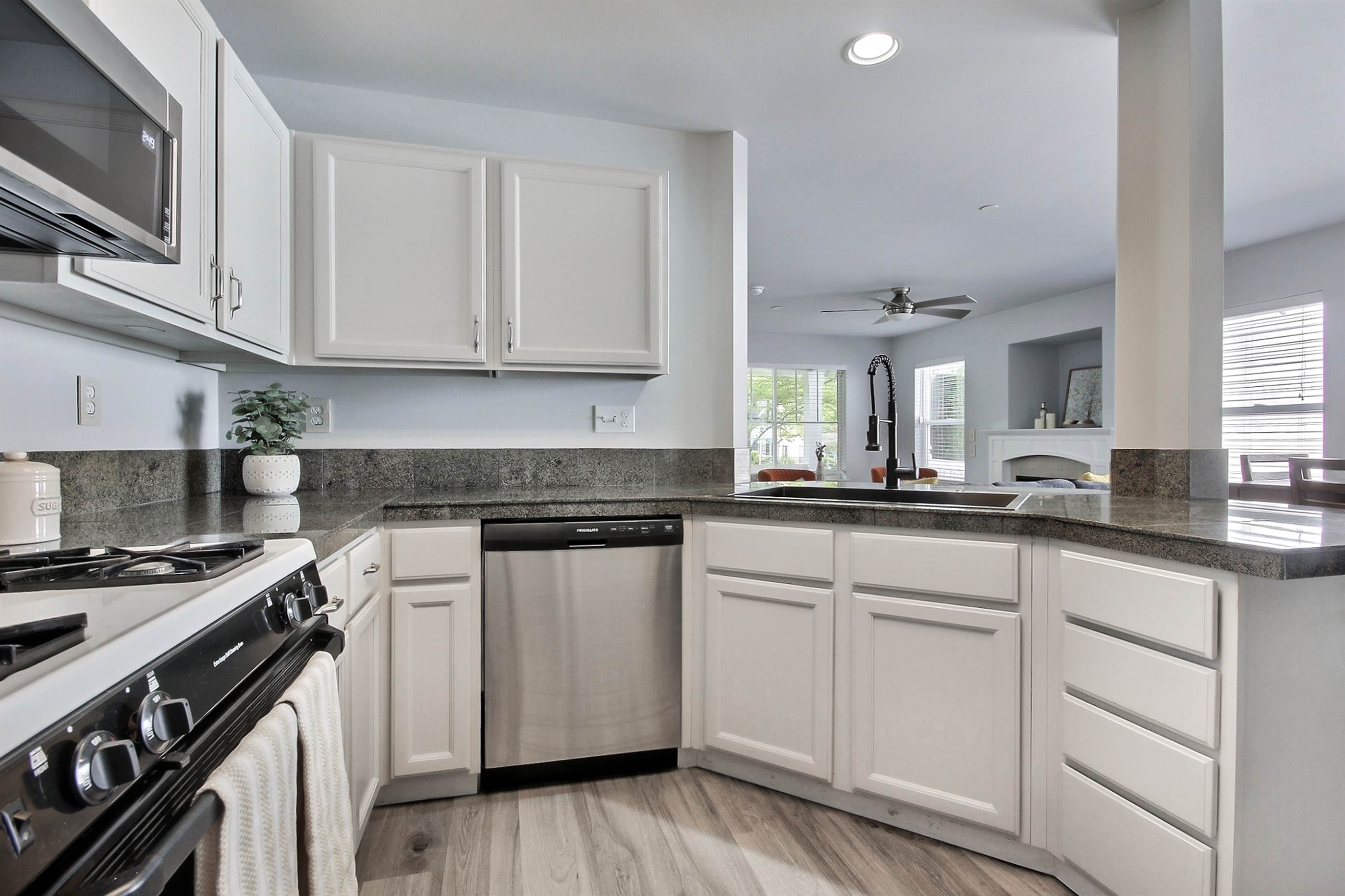 1958 McDonald Avenue, Dupont, WA 98327