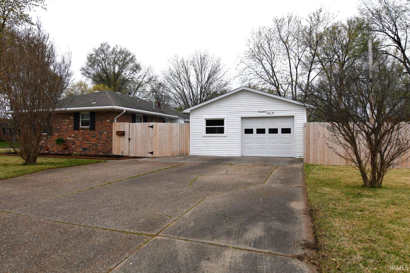 1762 Spring Court, Evansville, IN 47714