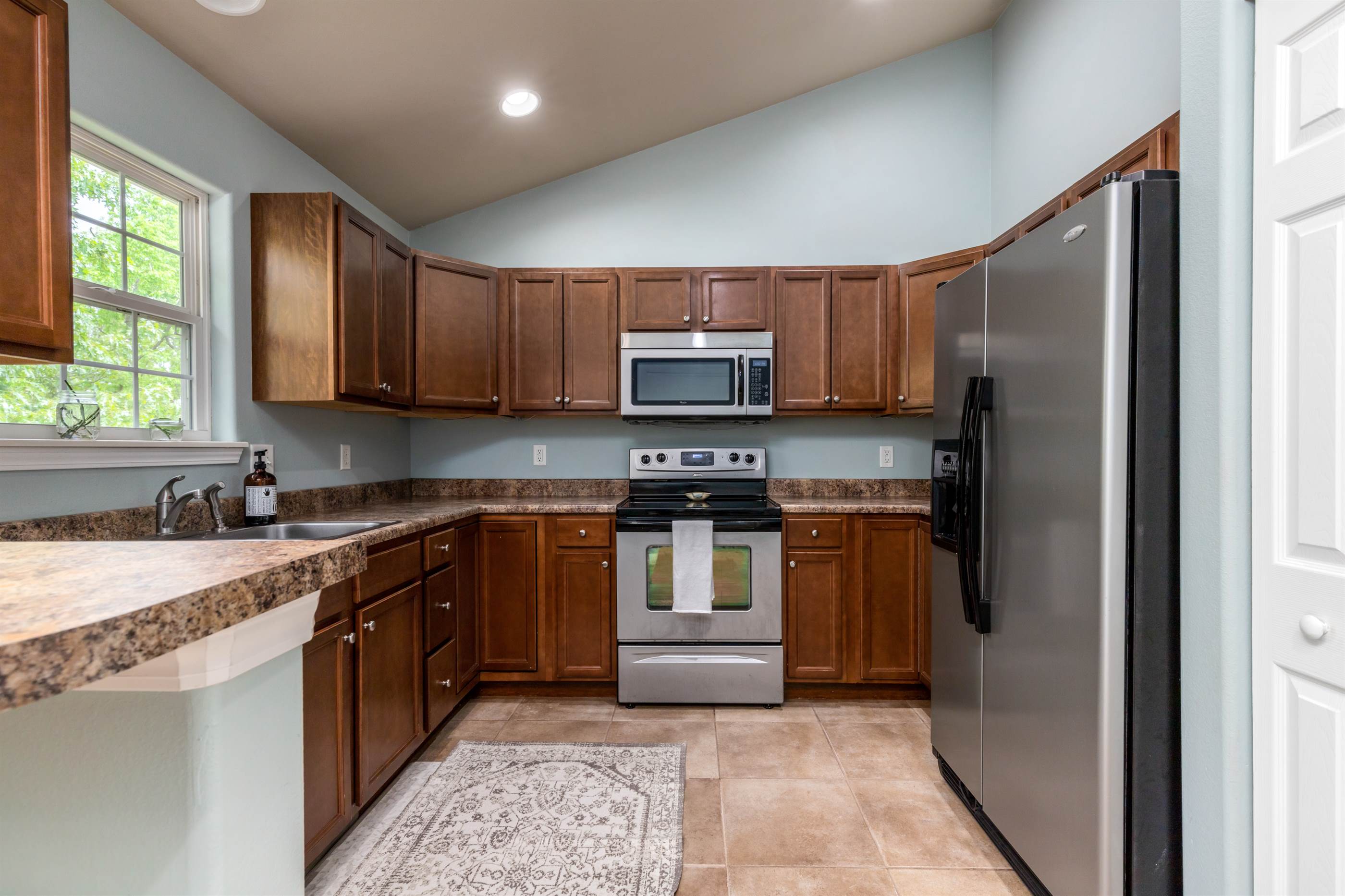 15859 Tundra St, St Robert, MO 65584