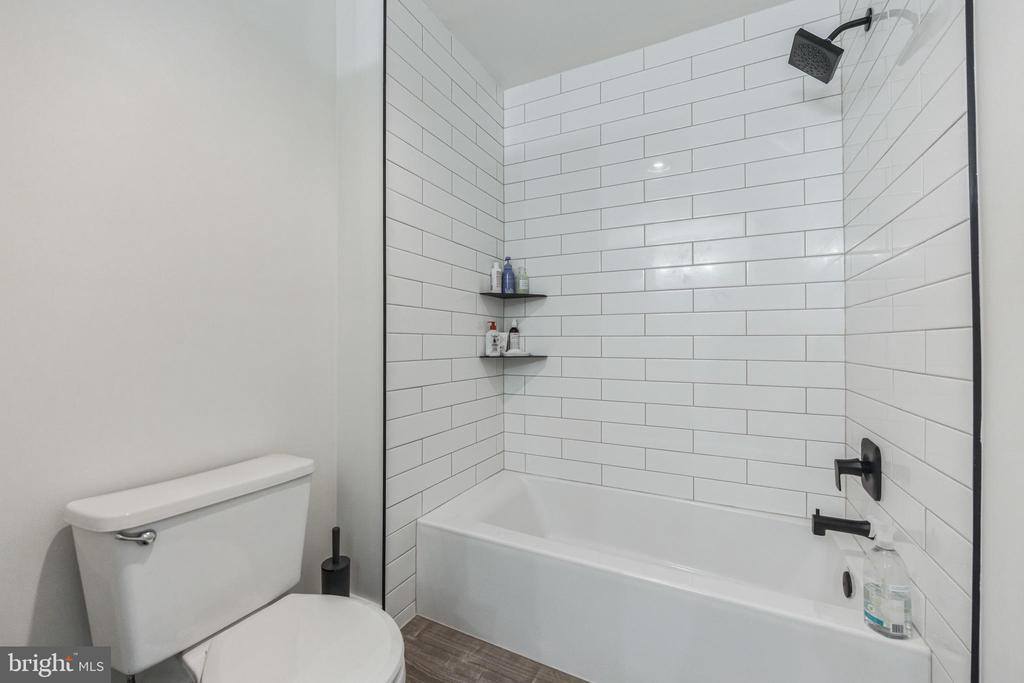 101 Victoria Drive, Aston, PA 19014