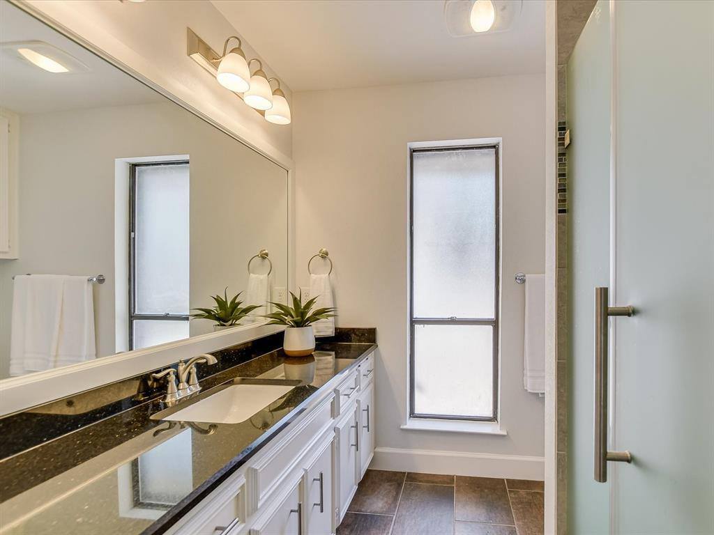 1004 Bluff Dr, Round Rock, TX 78681