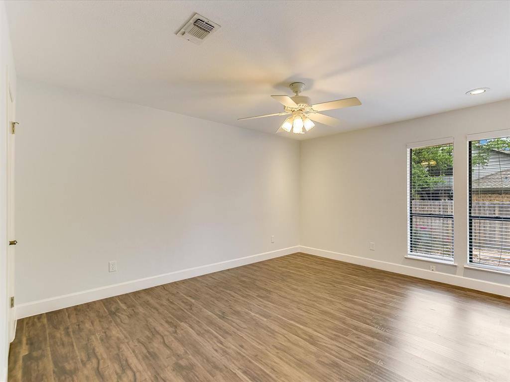 1004 Bluff Dr, Round Rock, TX 78681