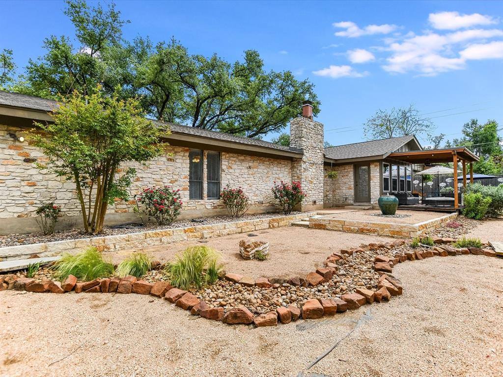 1004 Bluff Dr, Round Rock, TX 78681