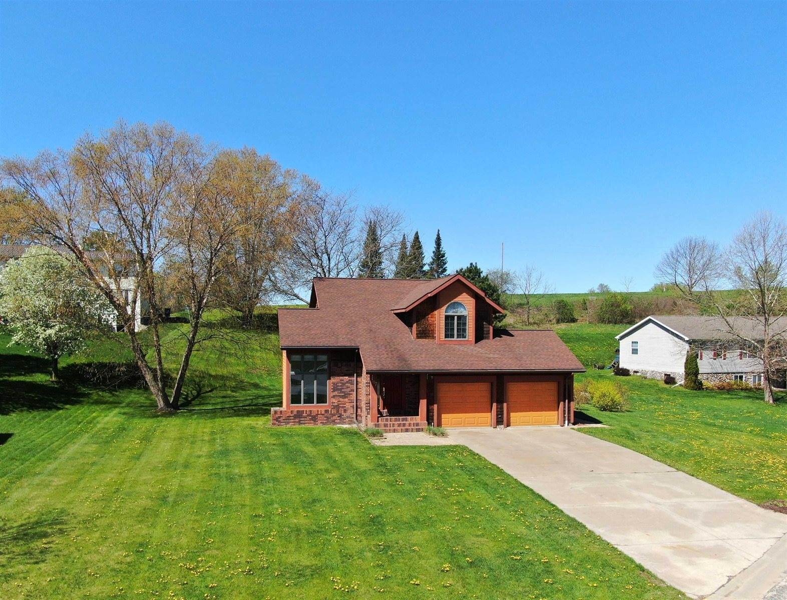107 Kimball Ave, Elroy, WI 53929