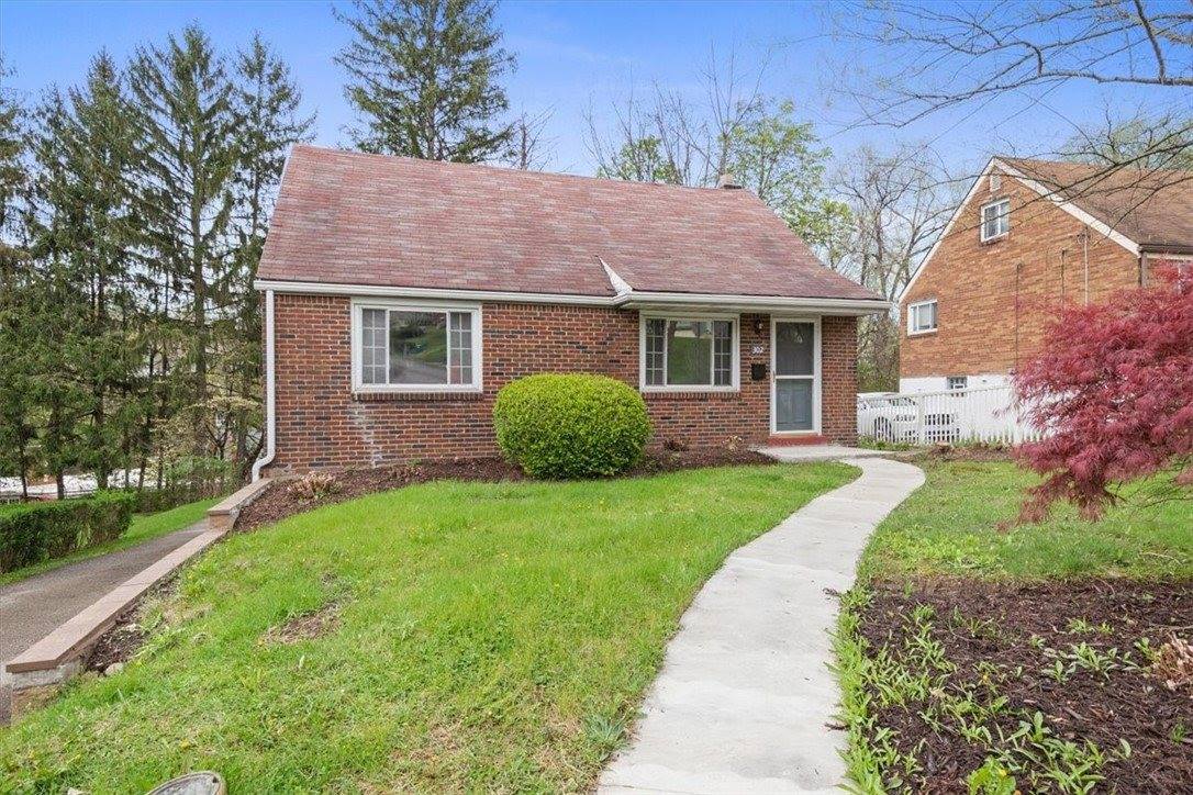 302 Clay Dr, Penn Hills, PA 15235