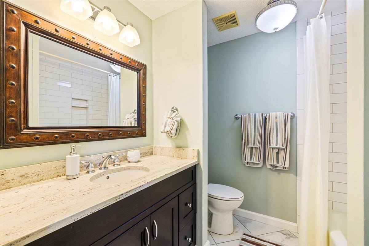 930 Gulf Shore Drive, Unit 18, Destin, FL 32541