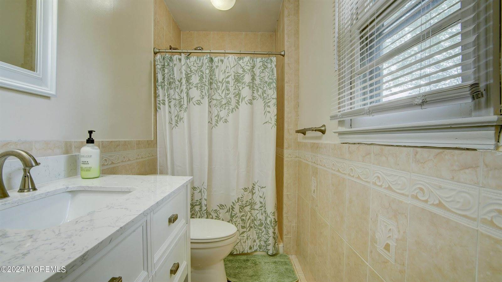 25 Schubert Avenue, Edison, NJ 08820